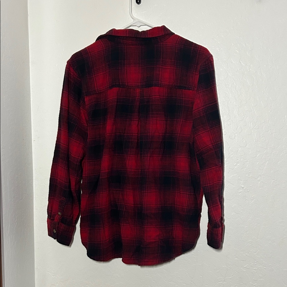 American Eagle loose fitting red and black flannel for layering - Picture 3 of 5